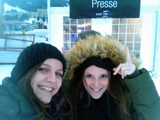 Aristea Zachariadi (l.) und Loredana Todisco (r.) live vor Ort in St. Moritz.